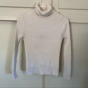 White Turtleneck Long-sleeved Shirt